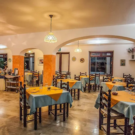 Sandalyon Hotel